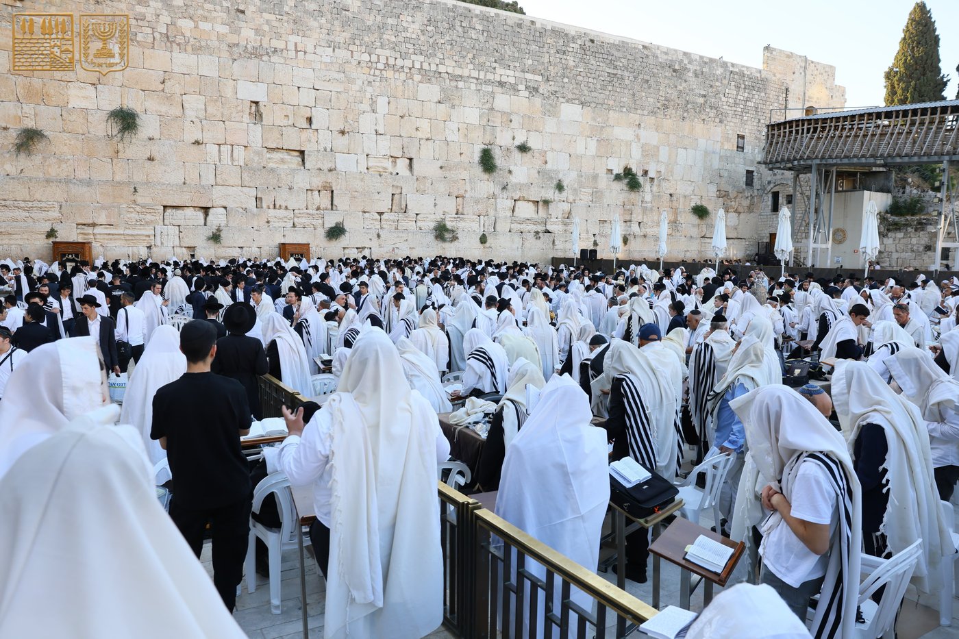 המונים בתפילת ראש חודש תמוז