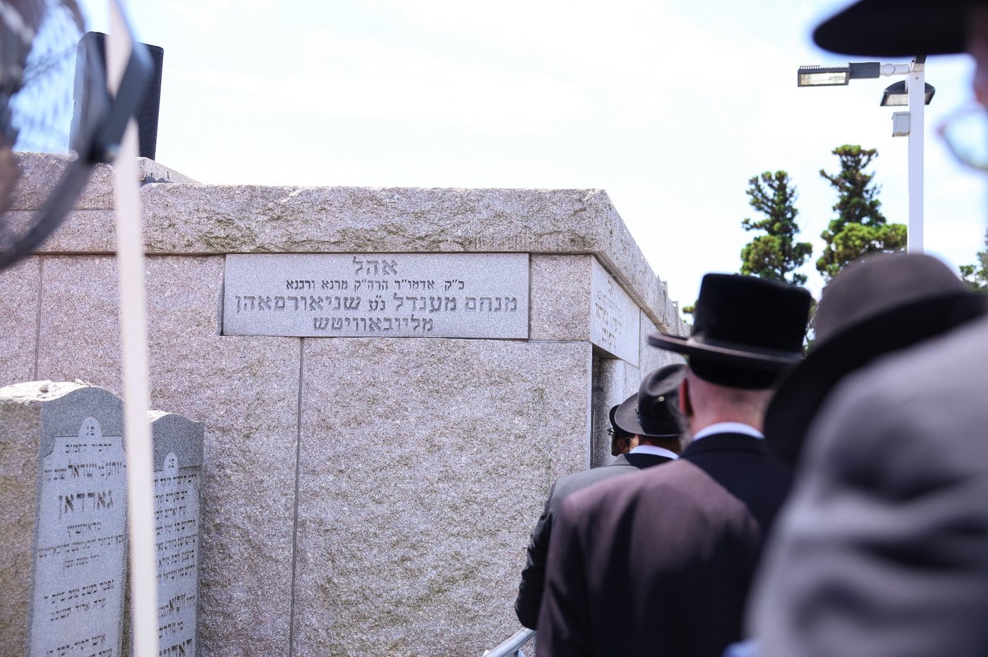 חום לוהט, המתנה של שעות: מכל העולם עמדו בתור לציון הרבי מליובאוויטש