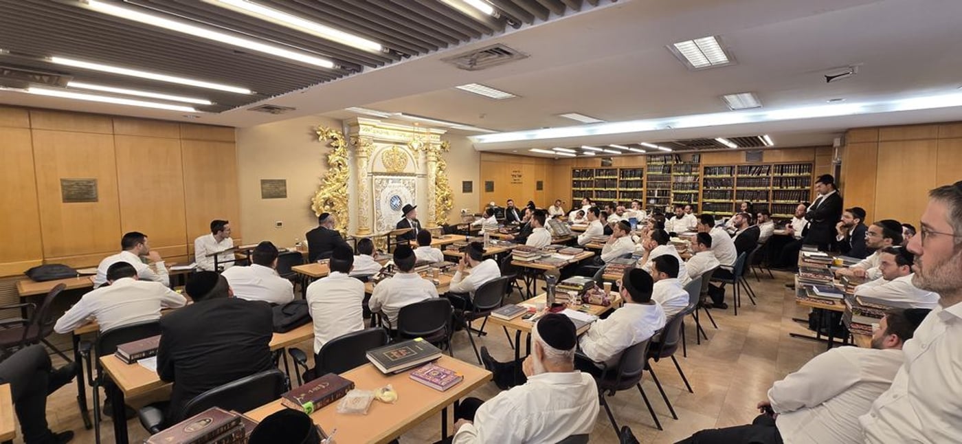 הגאון רבי שלמה ידידיה זעפראני בשיעור ב'יחווה דעת'