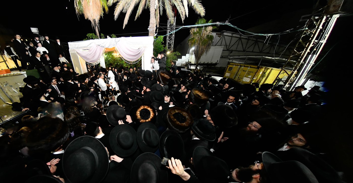 האדמו"ר מאמשינוב בחתונה בבני ברק