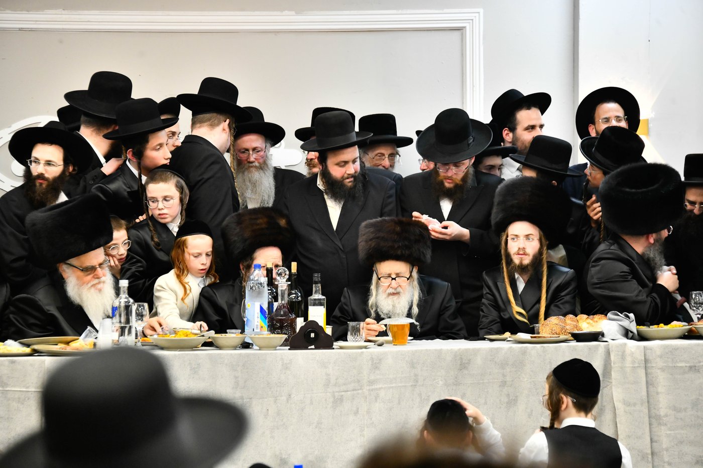 האדמו"ר מאמשינוב בחתונה בבני ברק