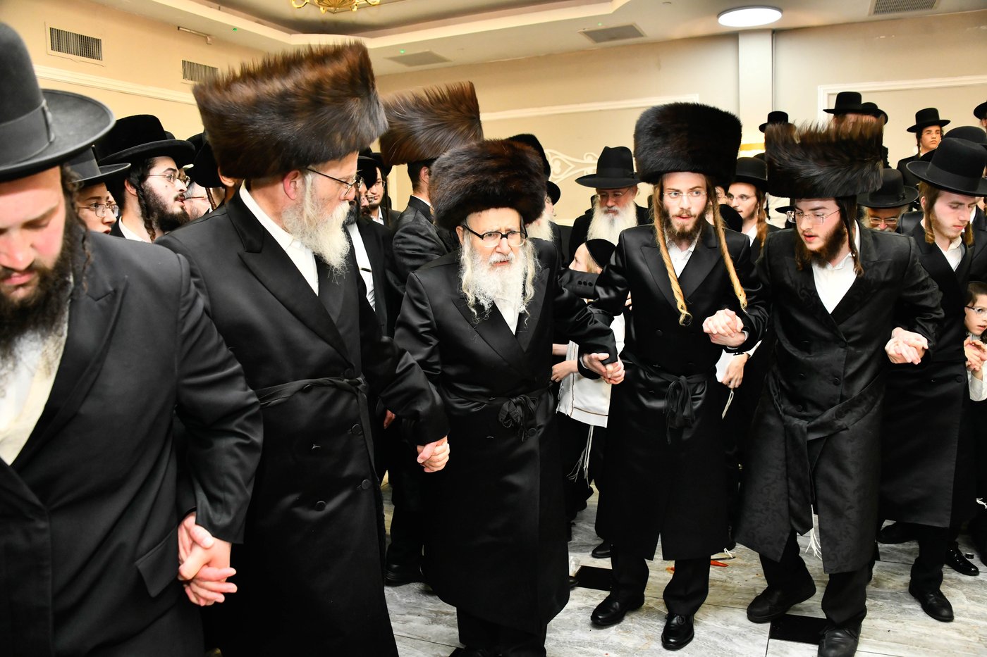 האדמו"ר מאמשינוב בחתונה בבני ברק
