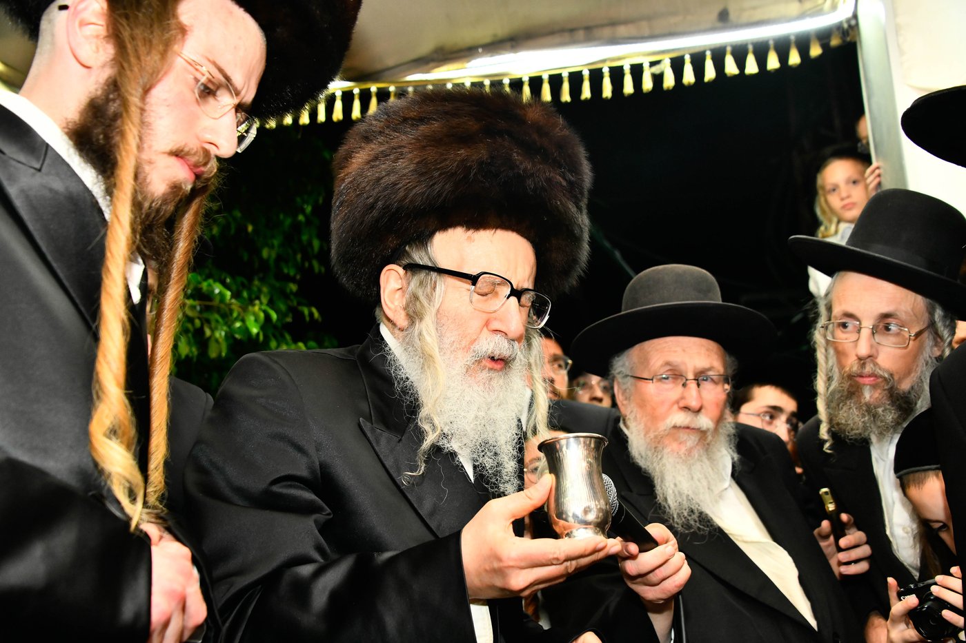 האדמו"ר מאמשינוב בחתונה בבני ברק