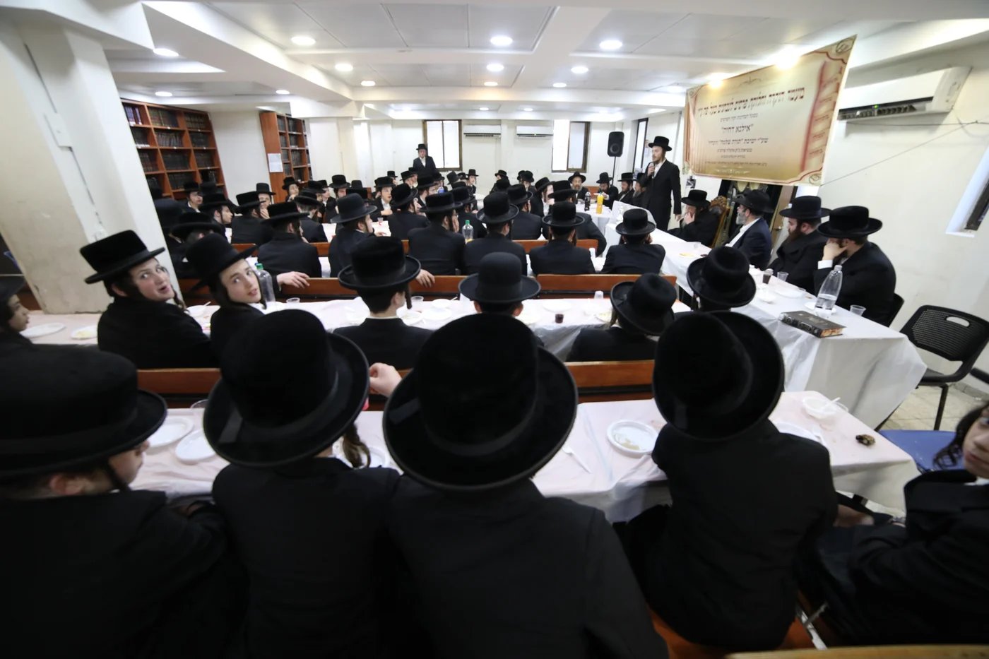 ישיבת זוועהיל של האדמו"ר הדוד - לכאן לא יעברו