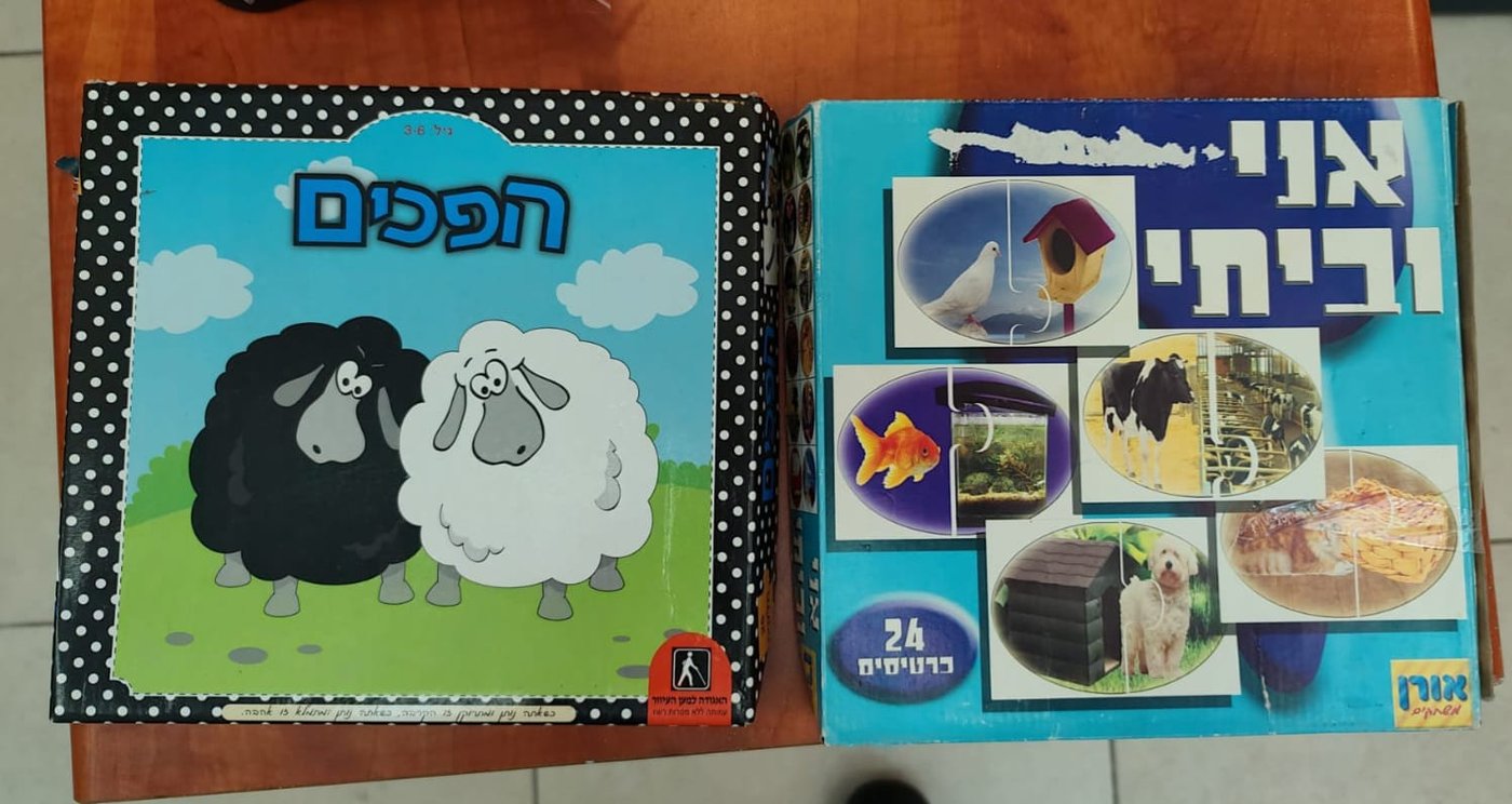 חלק מהספרים שנגנבו