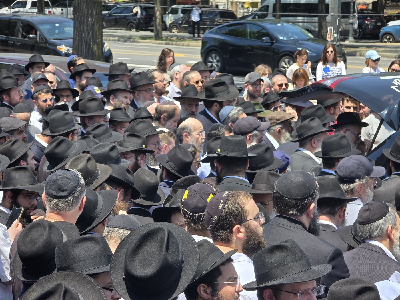 הלוויית המוזיקאי ר' אבי פיאמנטה ז"ל