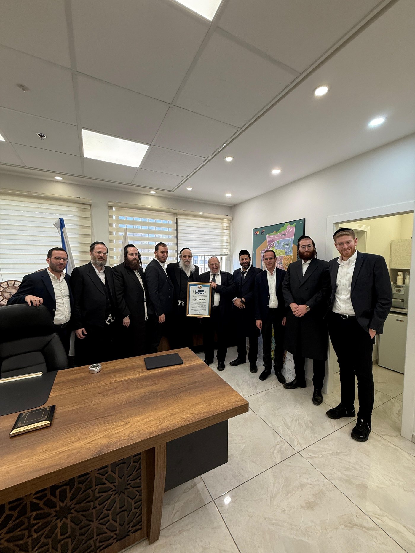 ראש העיר בני ברק מעניק תעודת הוקרה ליועץ הרפואי הרב שמעון רגובי, יו"ר ארגון 'מזור'