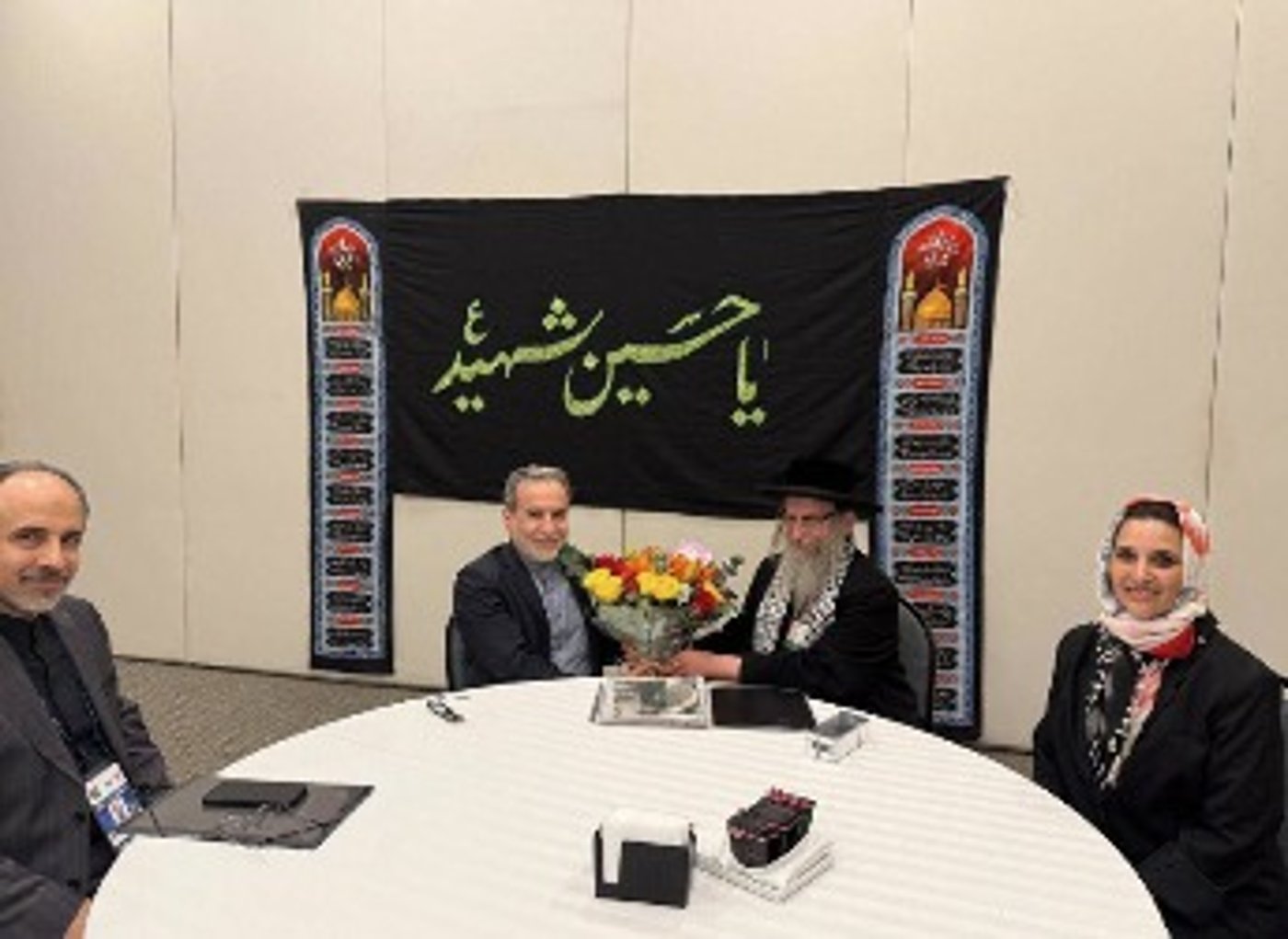 דוד וייס עם בכירים איראנים