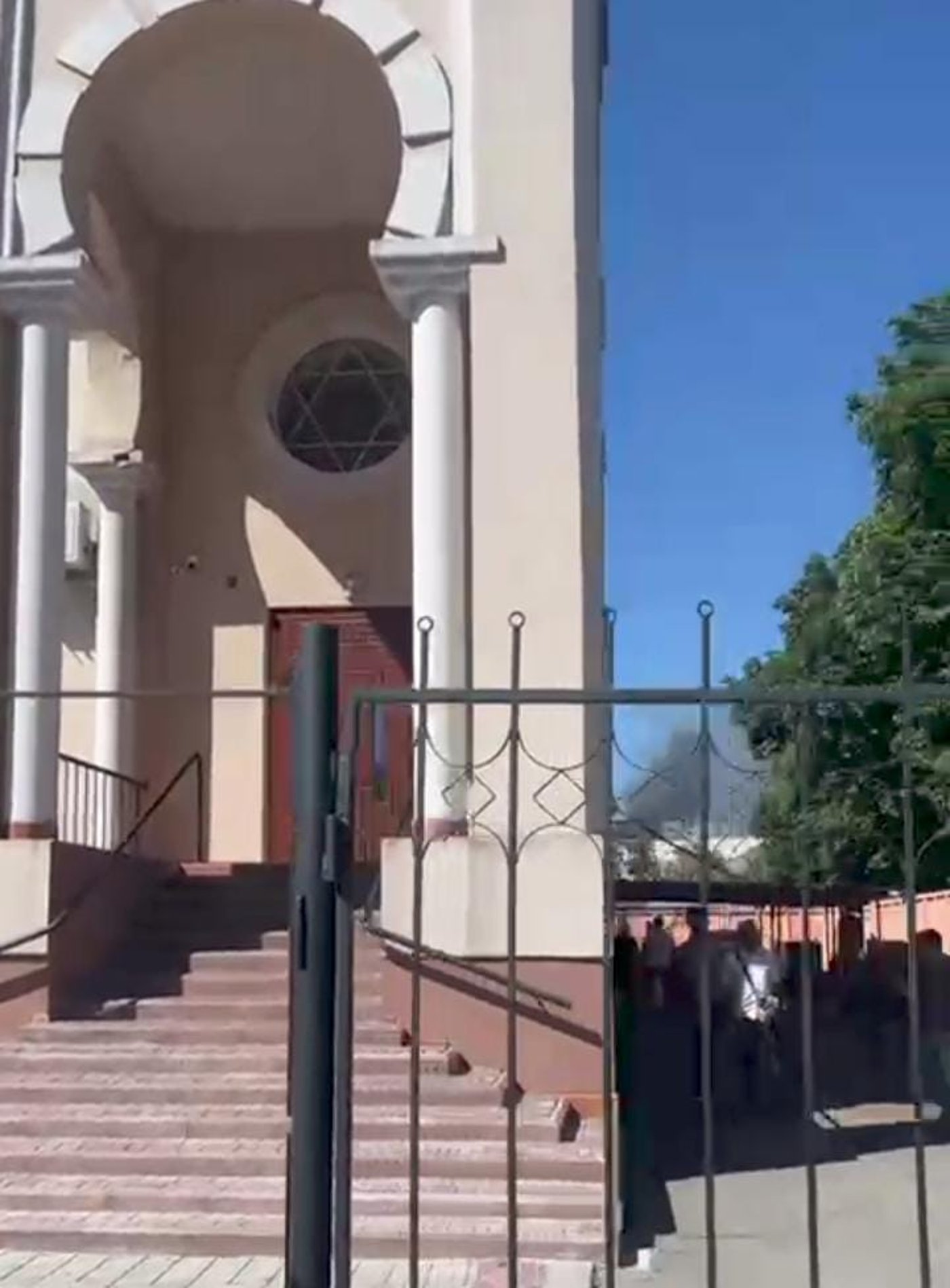 קרמנצ'וג: העשן המיתמר סמוך לבית הכנסת בעיר