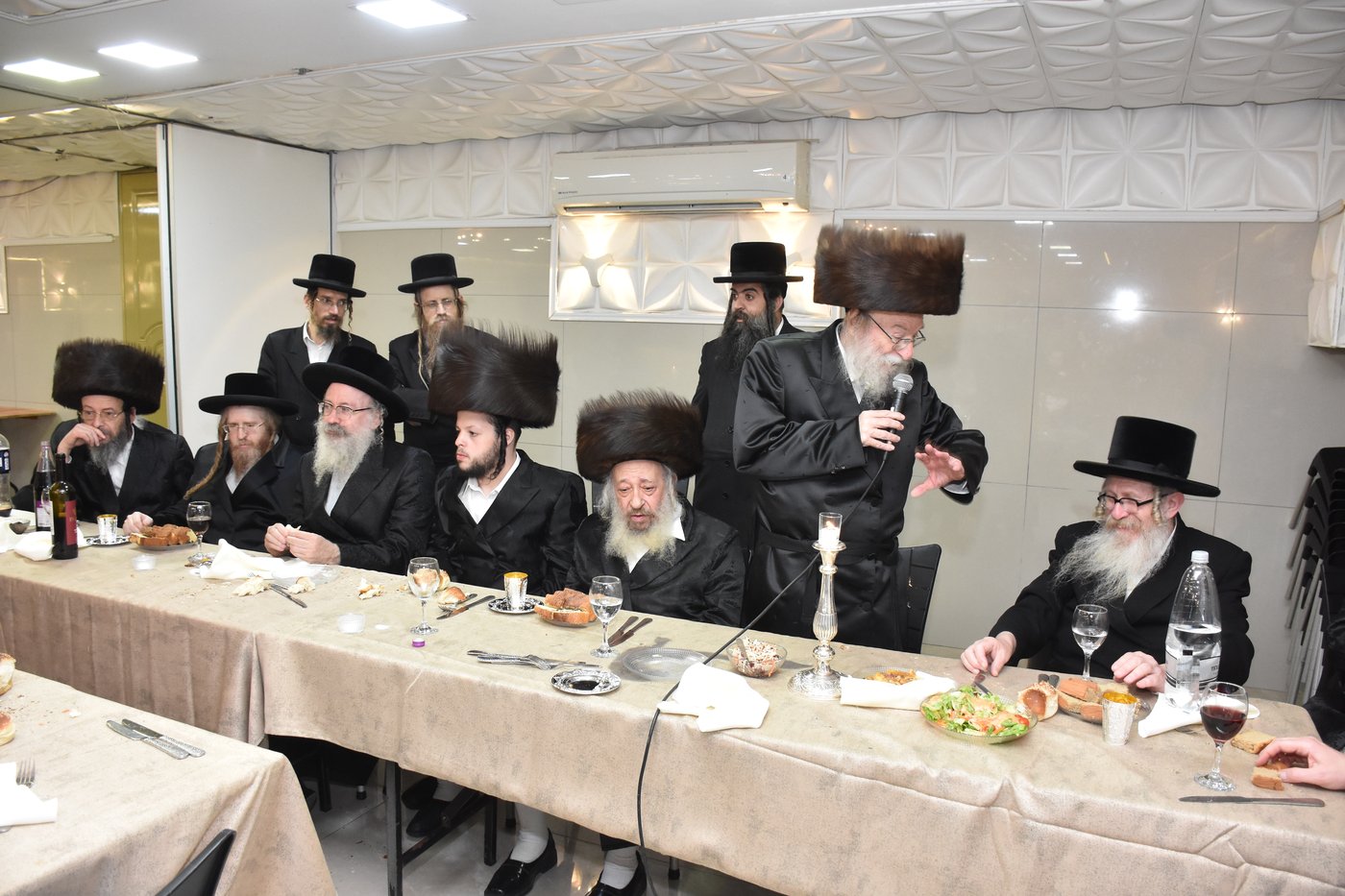שמחת השבע ברכות לבן גאב"ד זוועהיל, ונכד הגה"צ רבי חיים צבי שפירא