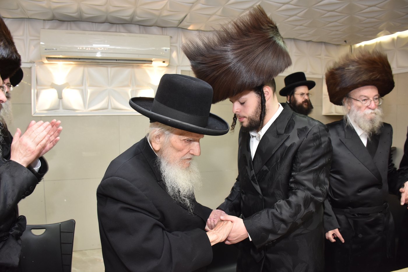 שמחת השבע ברכות לבן גאב"ד זוועהיל, ונכד הגה"צ רבי חיים צבי שפירא