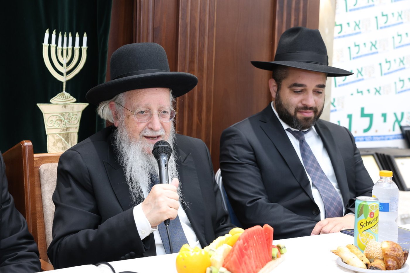 חלוקת פרסים בבית הכנסת "עטרת יצחק"