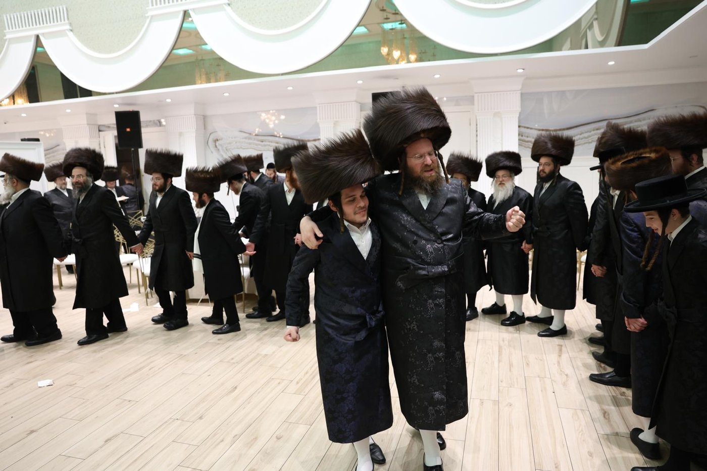 מסיבת 'נאכשפיל' בחצר טשערקאס הארנסטייפאל