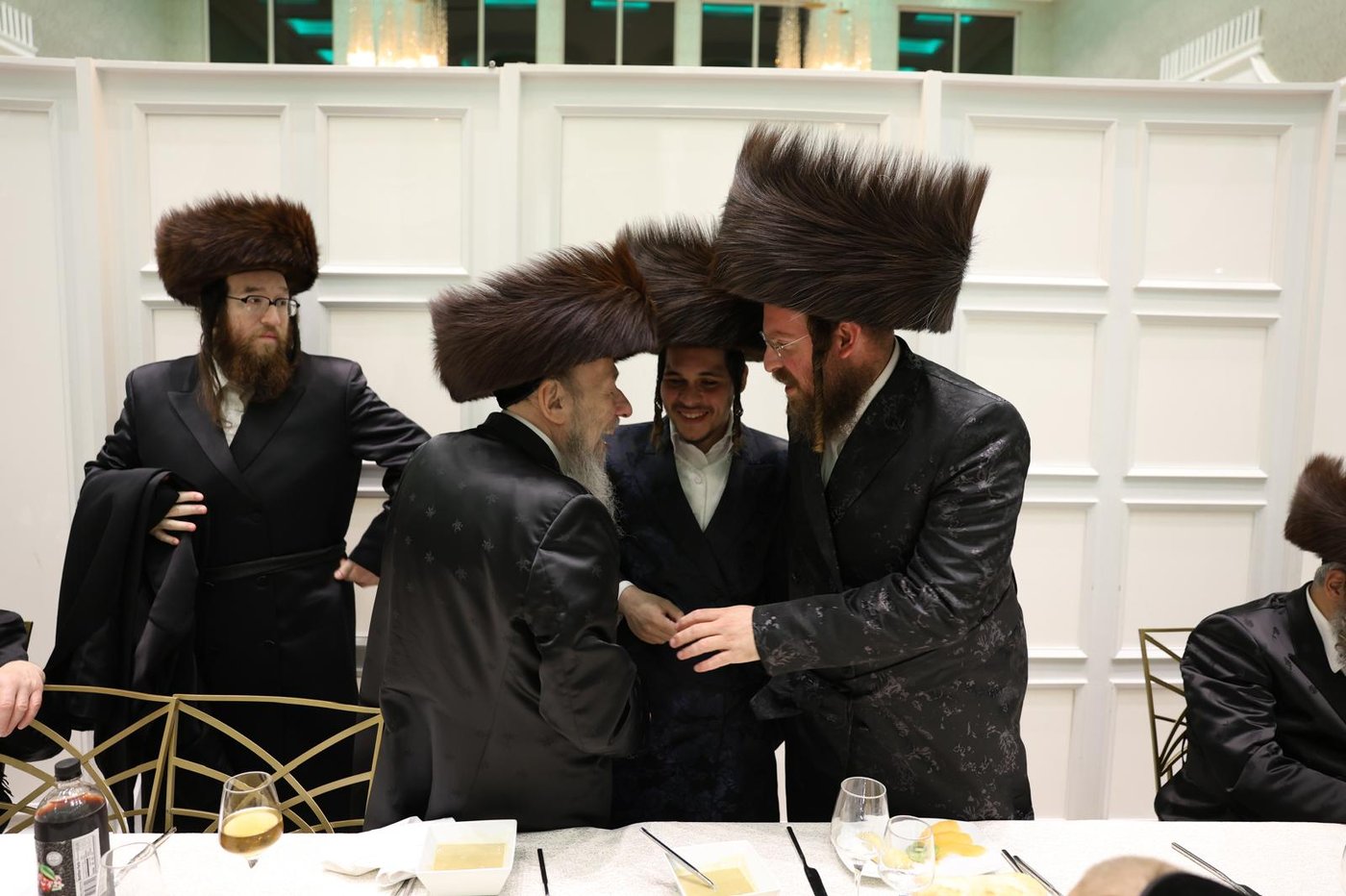 מסיבת 'נאכשפיל' בחצר טשערקאס הארנסטייפאל