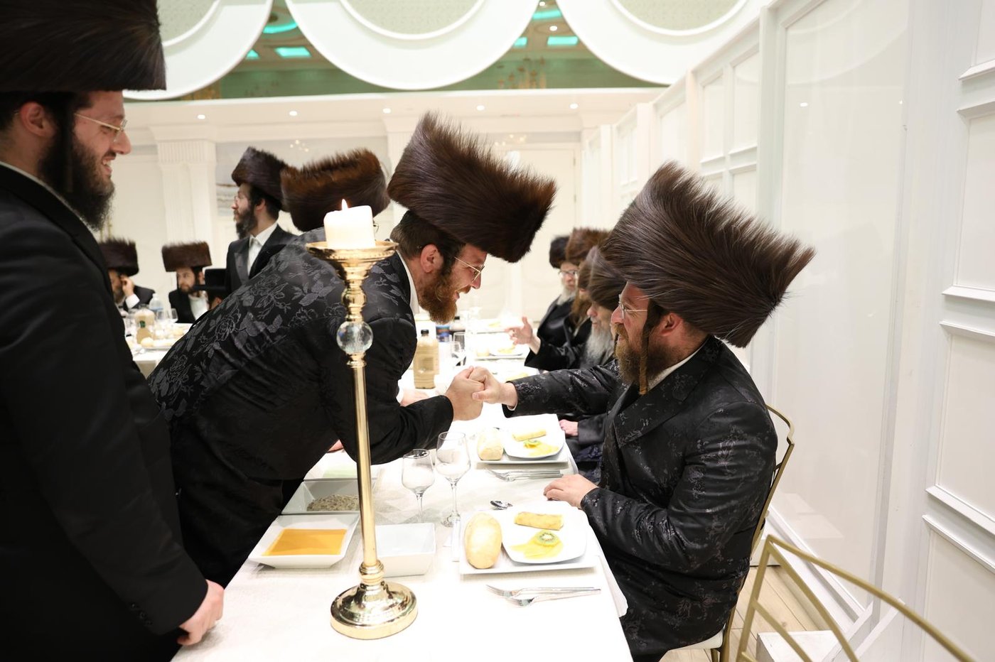 מסיבת 'נאכשפיל' בחצר טשערקאס הארנסטייפאל