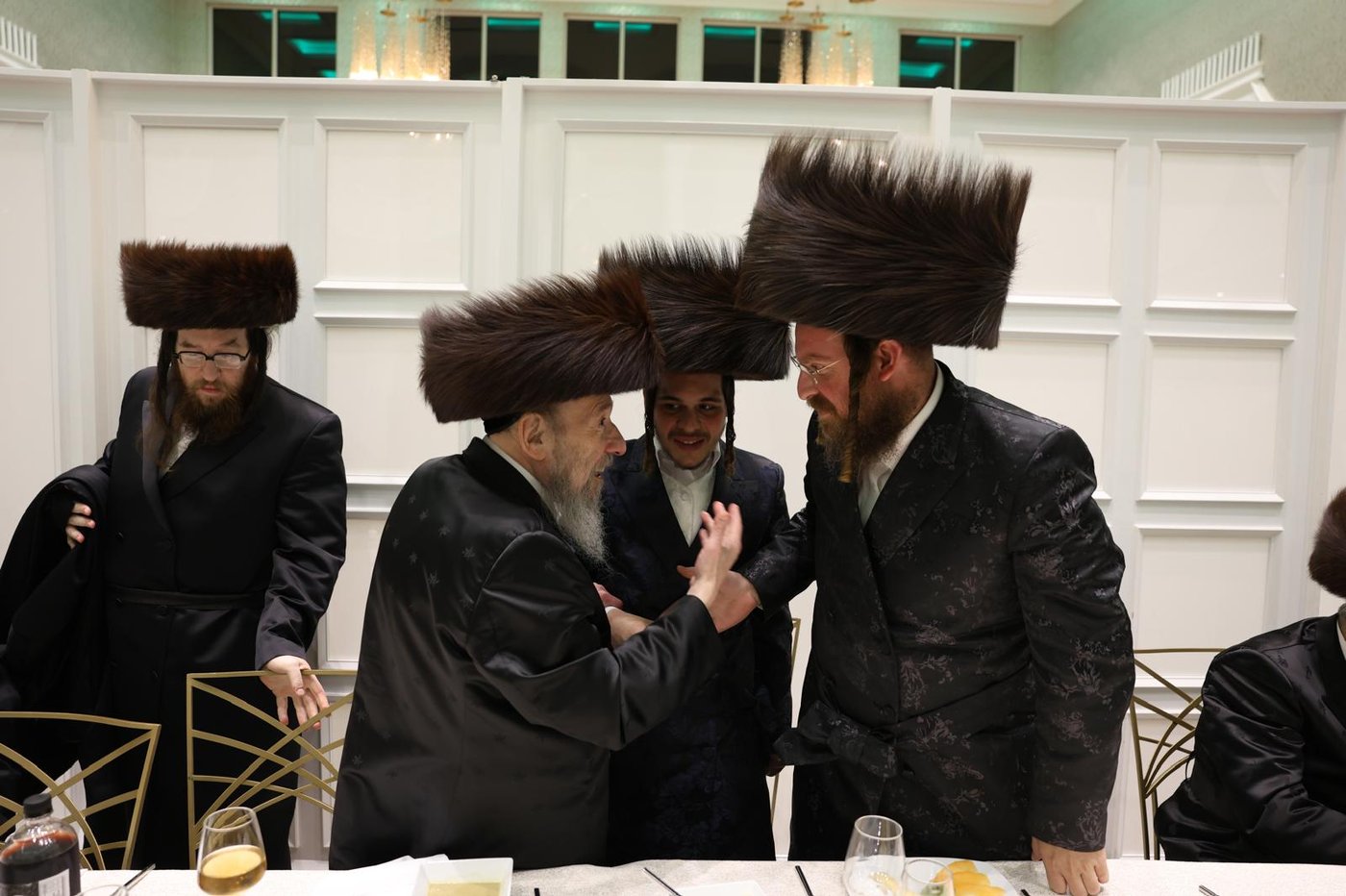 מסיבת 'נאכשפיל' בחצר טשערקאס הארנסטייפאל
