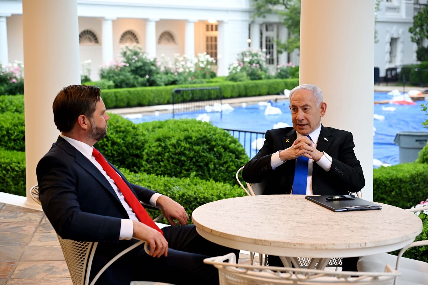 נתניהו וסגן הנשיא האמריקני בבית הלבן,