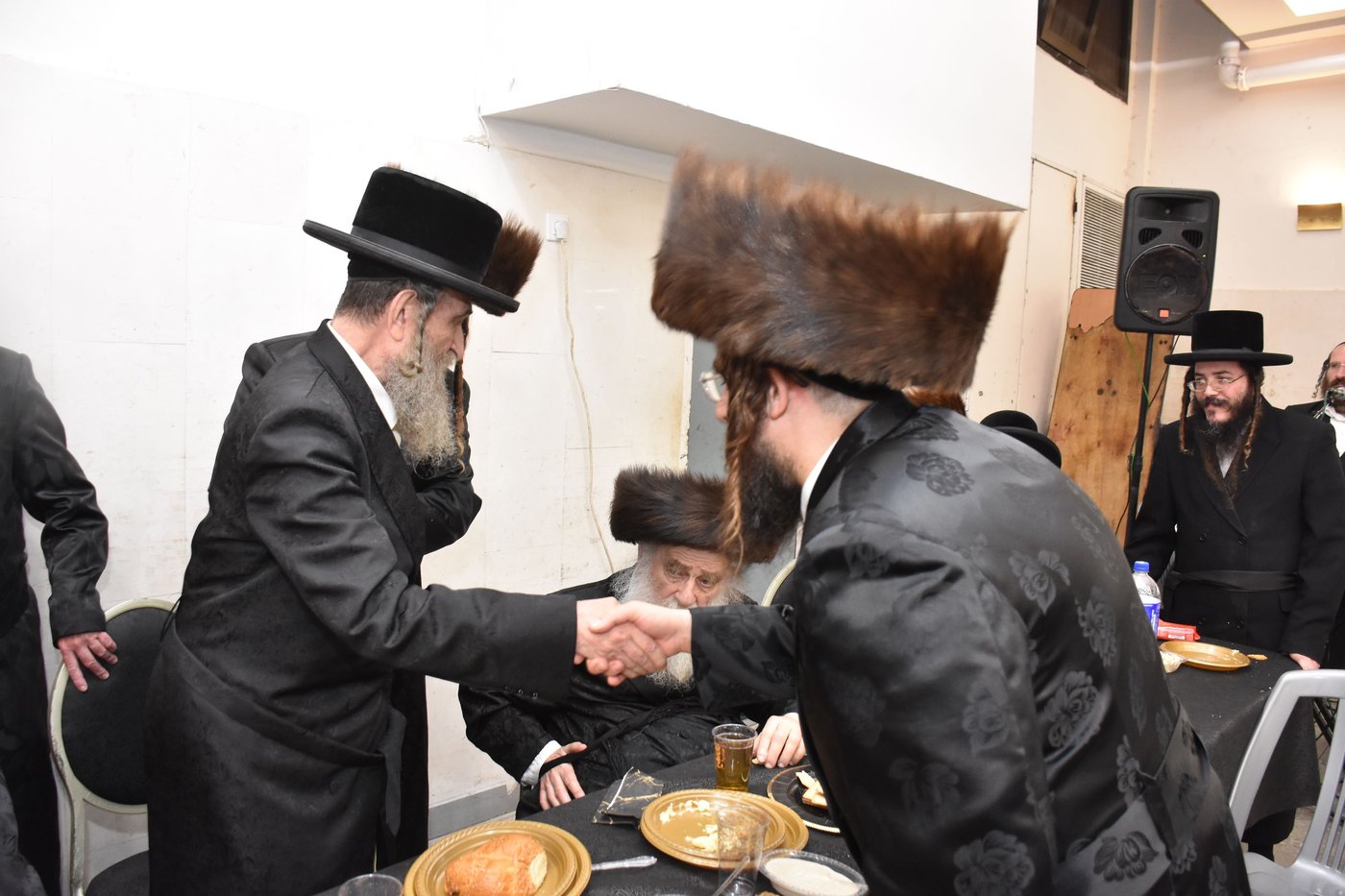 שמחת שבע הברכות בחצרות מאקאווא - טשארנוביל - קאסאן 
