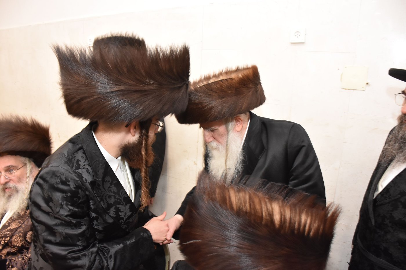 שמחת שבע הברכות בחצרות מאקאווא - טשארנוביל - קאסאן 