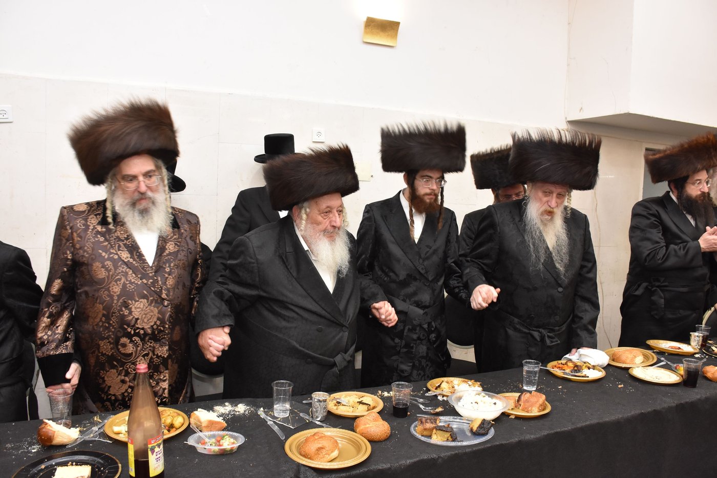שמחת שבע הברכות בחצרות מאקאווא - טשארנוביל - קאסאן 
