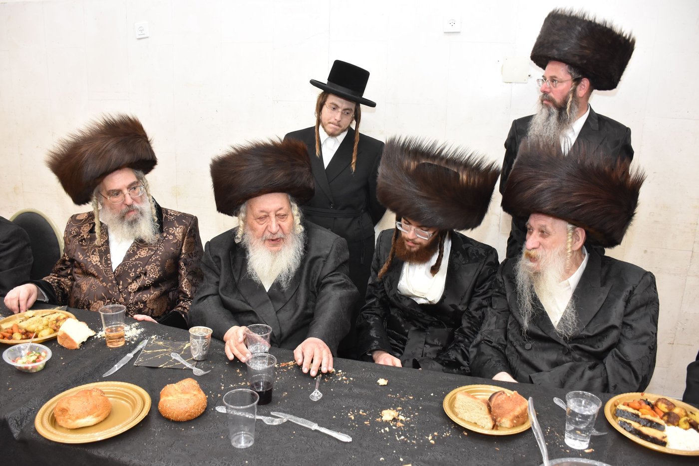 שמחת שבע הברכות בחצרות מאקאווא - טשארנוביל - קאסאן 