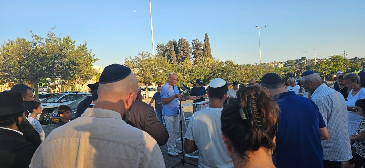 תפילת הודיה בשכונת מאליבו