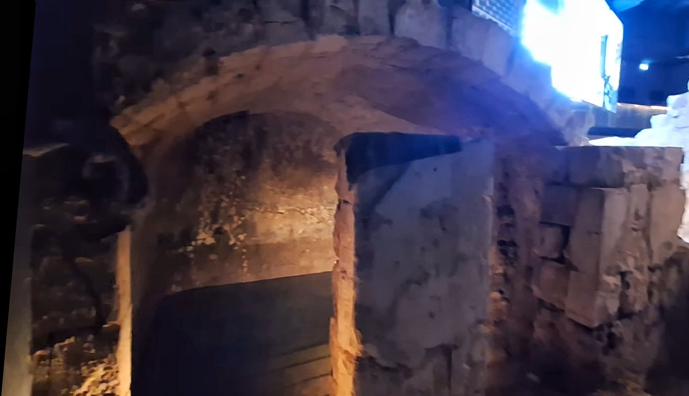 כך נראו החיים המפוארים ברובע היהודי - והקורות החרוכות ששרדו משריפת הבית | תגליות מרעישות