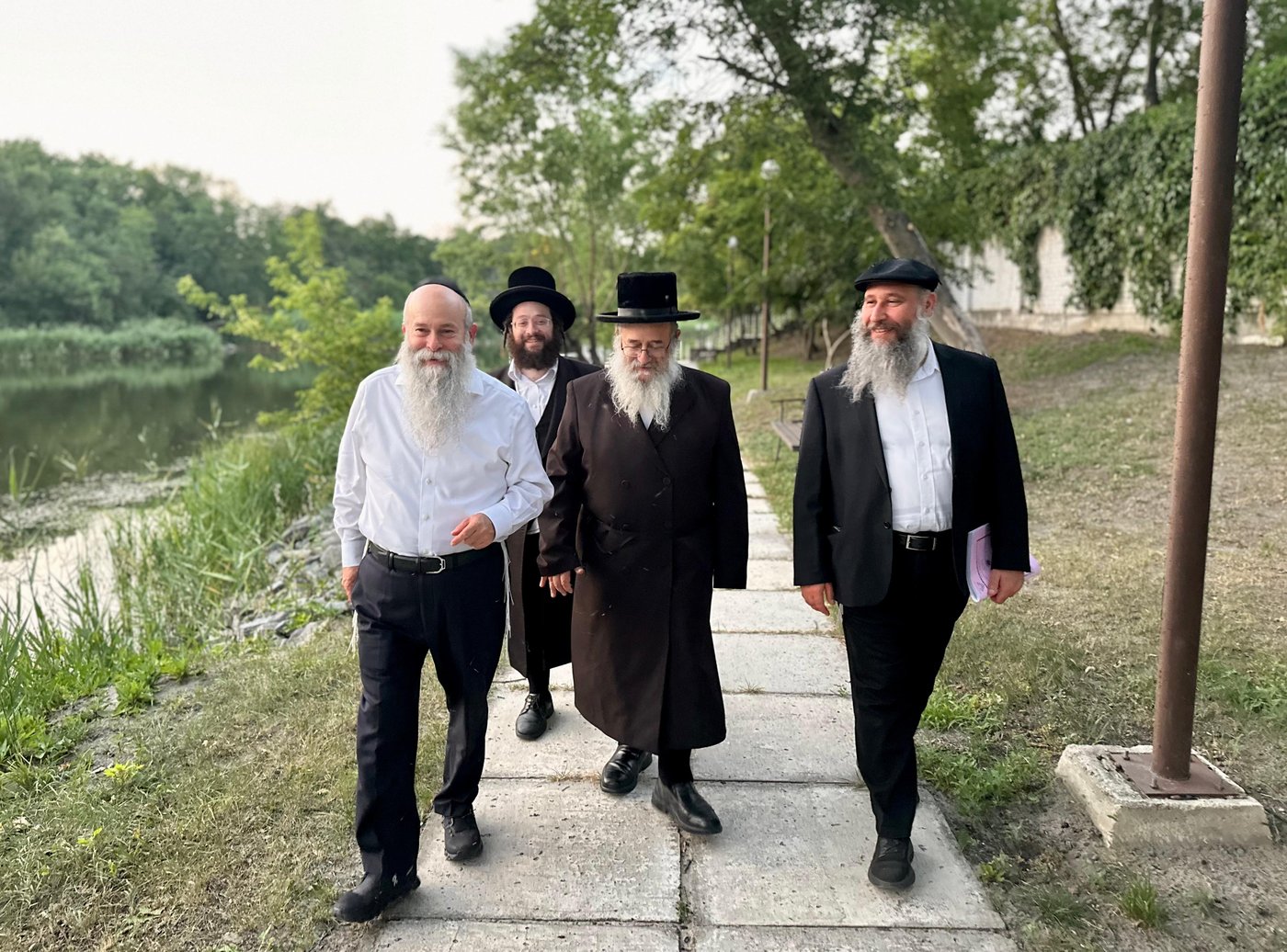 'שיעור כללי' בעיר האוקראינית: הדיין הבכיר מול עשרות ילדי שלוחים