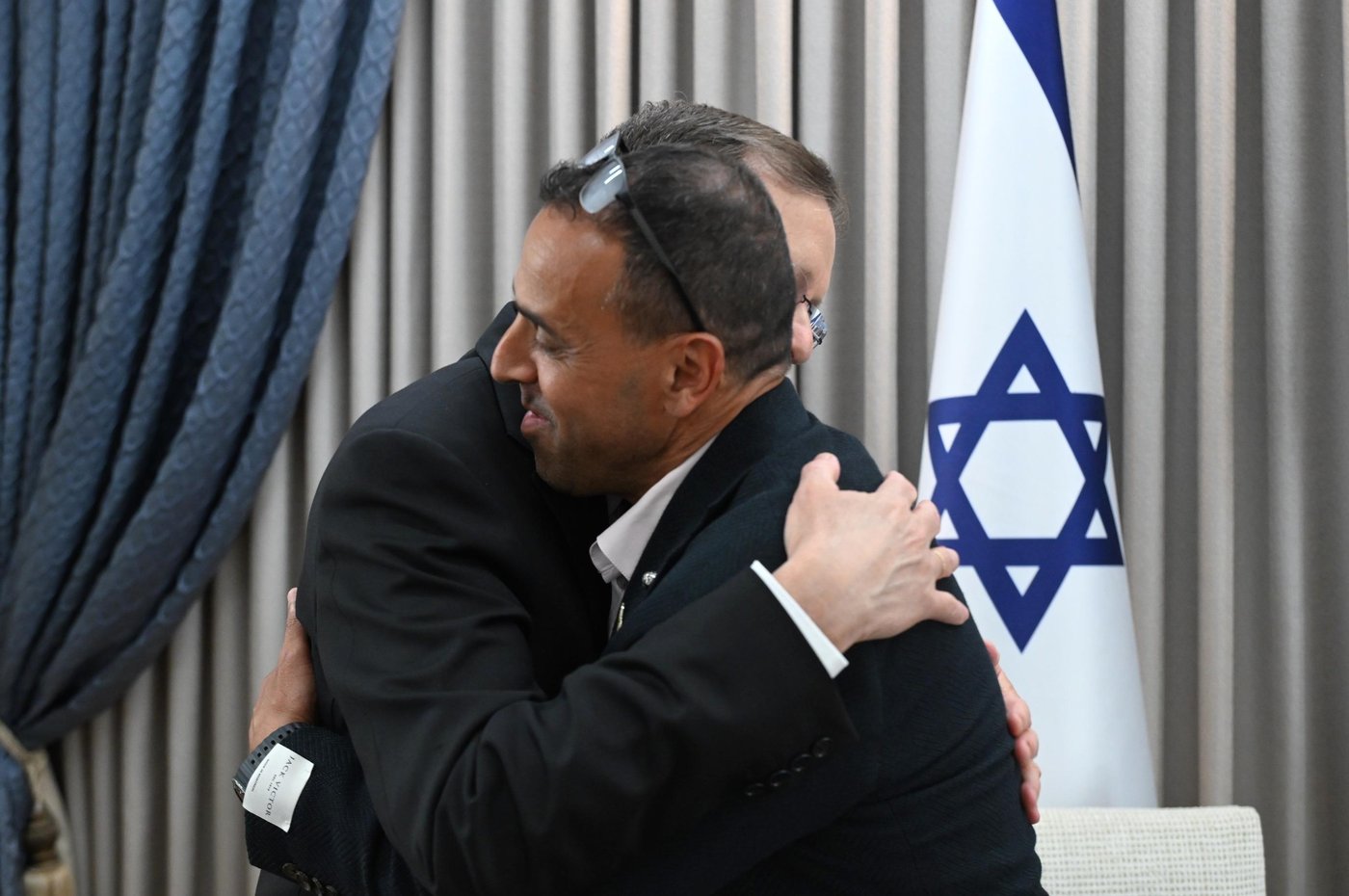 אלי שרעבי עם הנשיא הרצוג