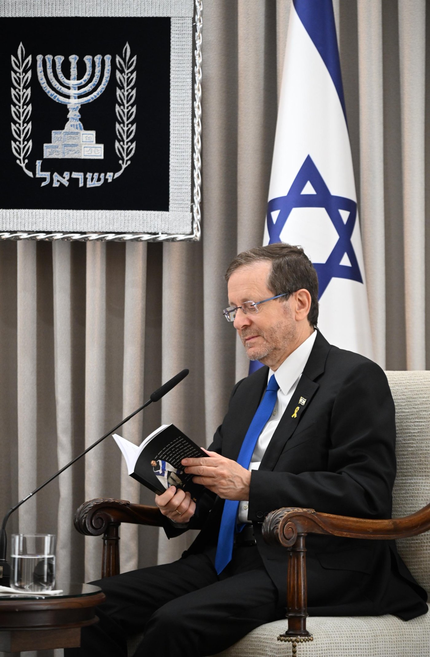 אלי שרעבי עם הנשיא הרצוג