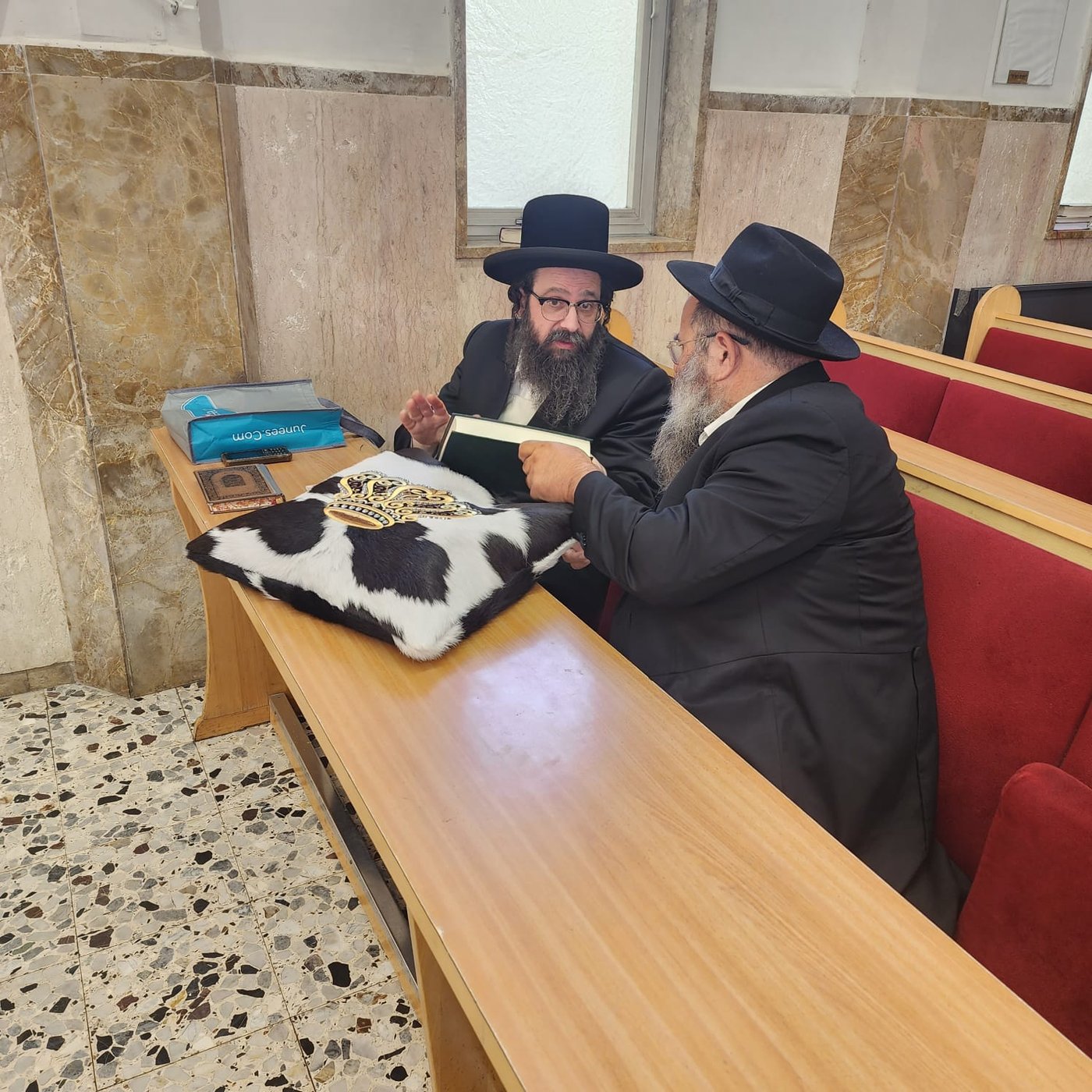 האדמו"ר מזוועהיל ארה"ב בביקור בכפר חב"ד