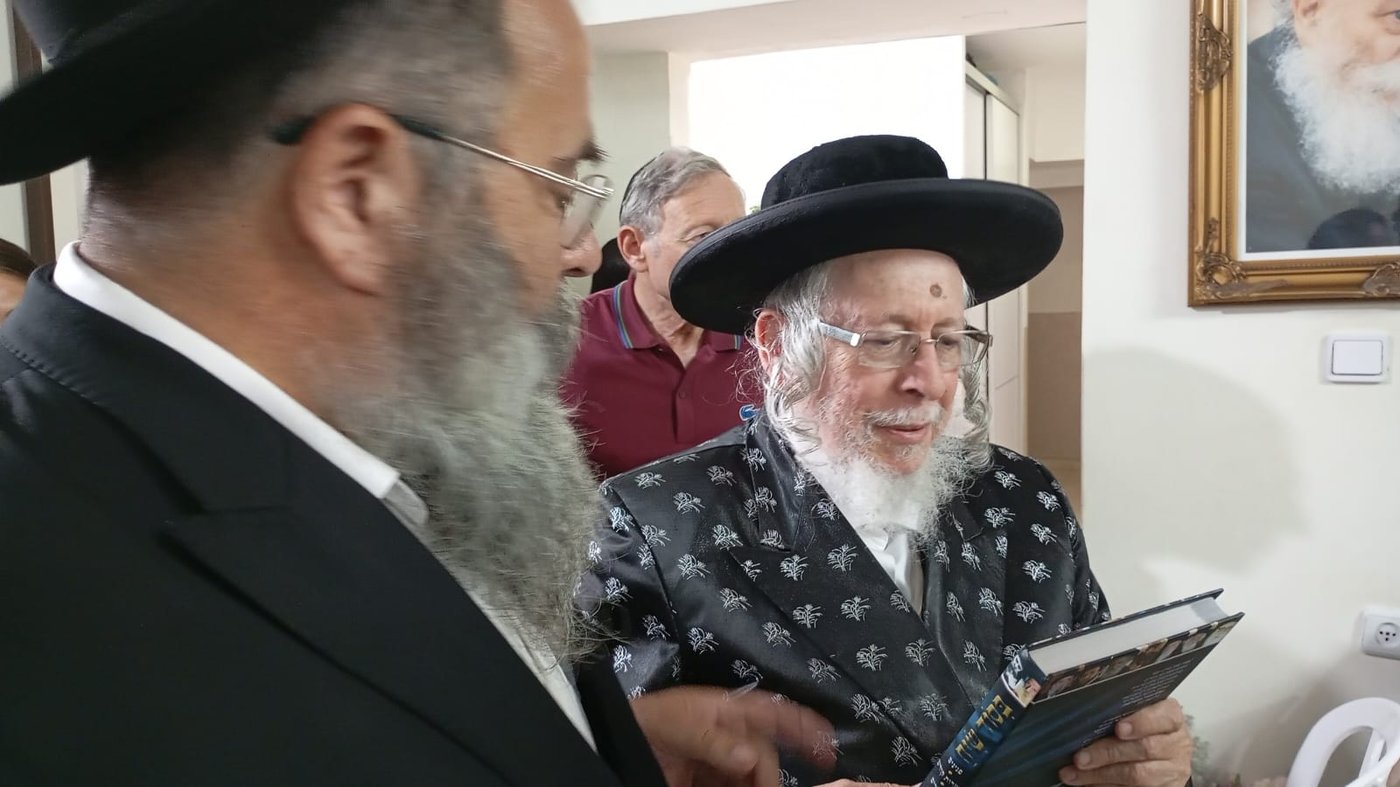 האדמו"ר מסטרופקוב בביקור בכפר חב"ד