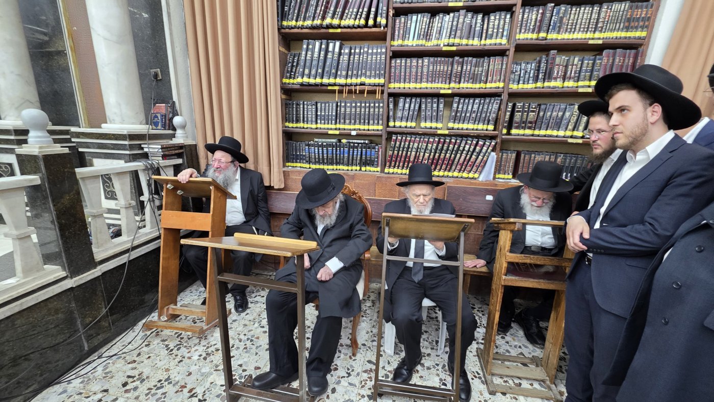 עצרת מחאה בכולל חזון איש בבני ברק