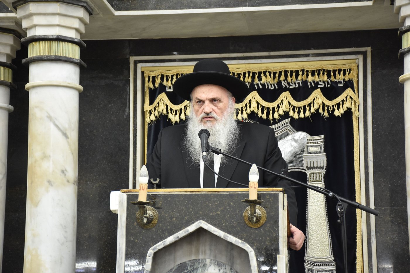 עצרת מחאה בכולל חזון איש בבני ברק על חילולי הקברים בעיר יהוד
