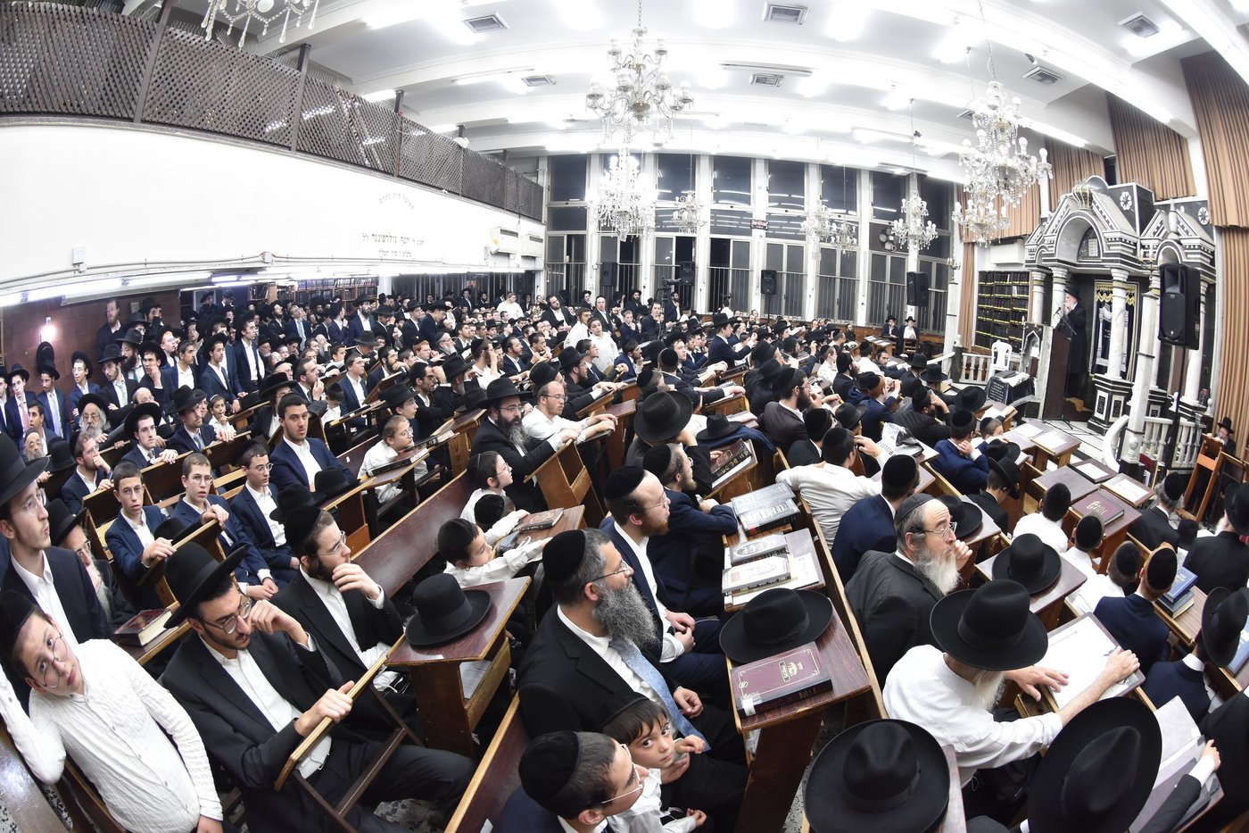 עצרת מחאה בכולל חזון איש בבני ברק על חילולי הקברים בעיר יהוד