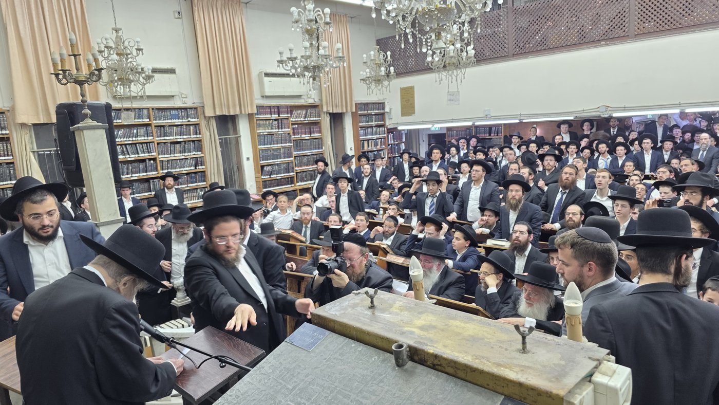 עצרת מחאה בכולל חזון איש בבני ברק