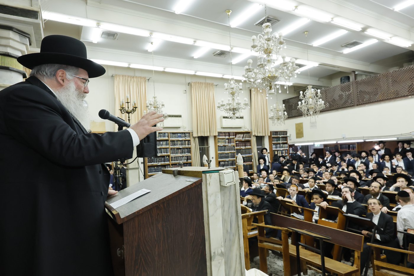 עצרת מחאה בכולל חזון איש בבני ברק