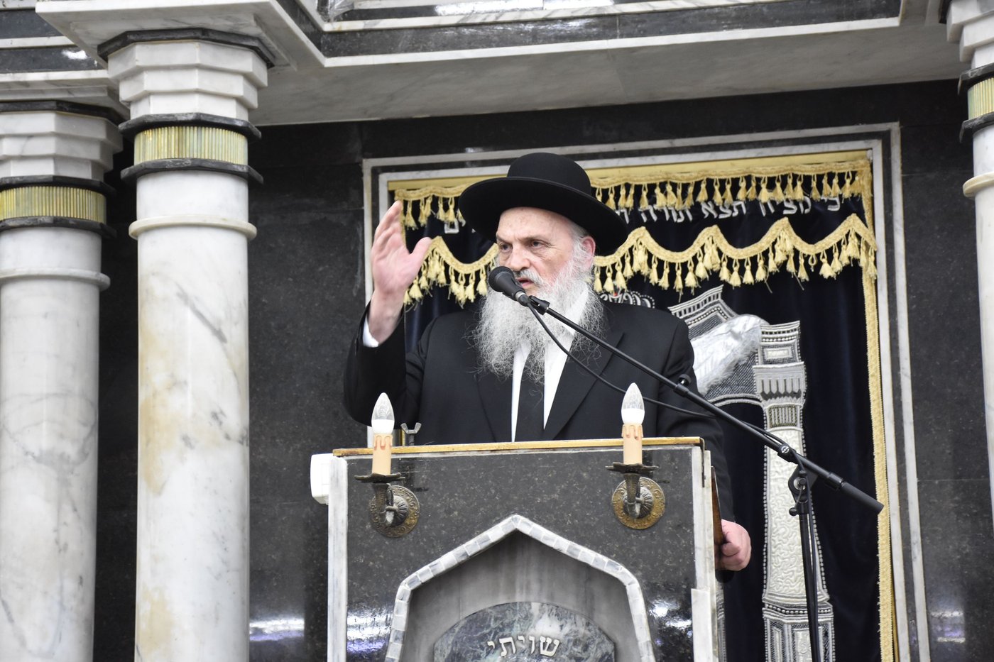 עצרת מחאה בכולל חזון איש בבני ברק על חילולי הקברים בעיר יהוד