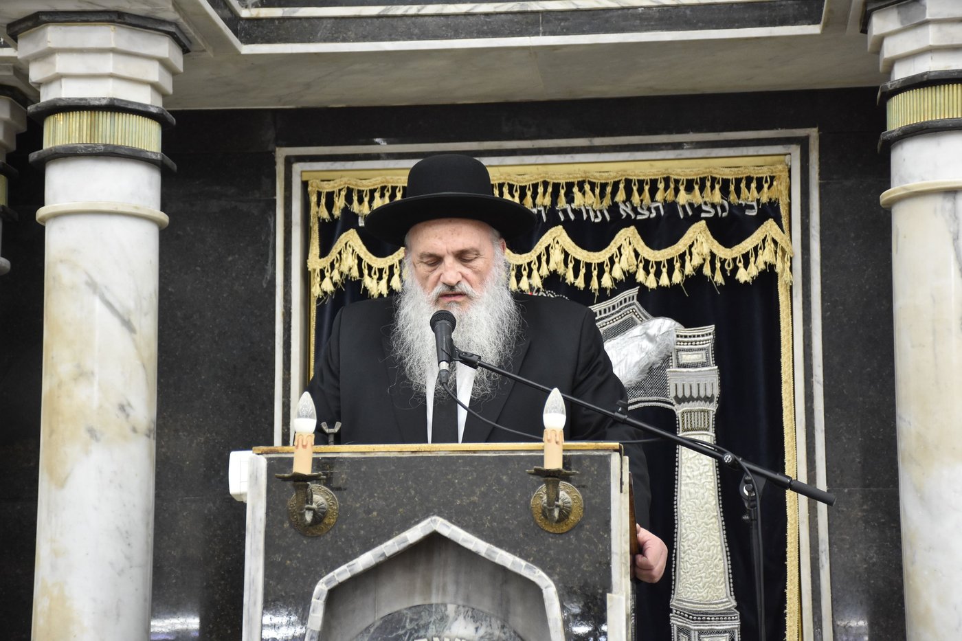 עצרת מחאה בכולל חזון איש בבני ברק על חילולי הקברים בעיר יהוד