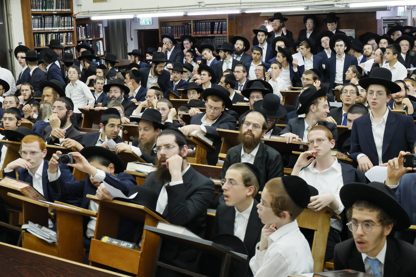 עצרת מחאה בכולל חזון איש בבני ברק