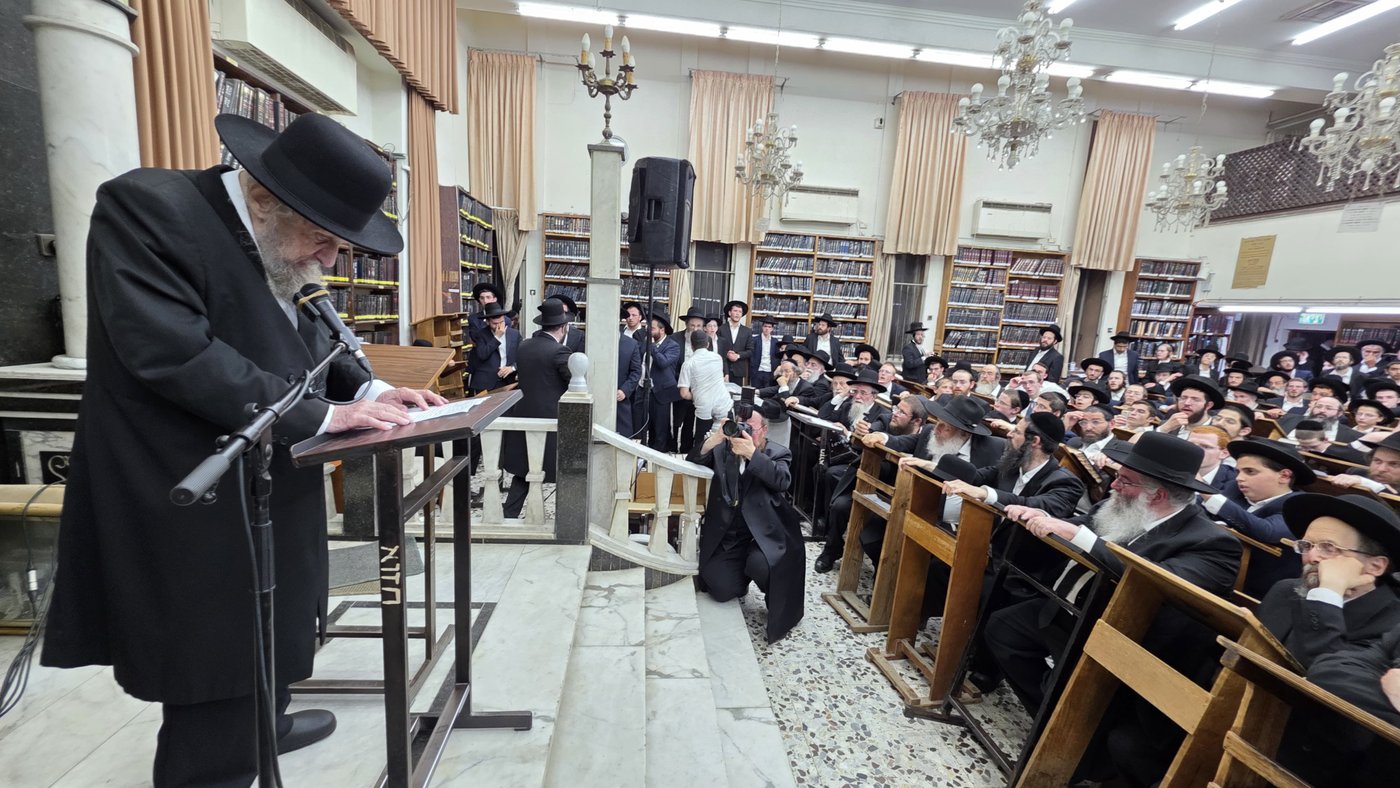 עצרת מחאה בכולל חזון איש בבני ברק