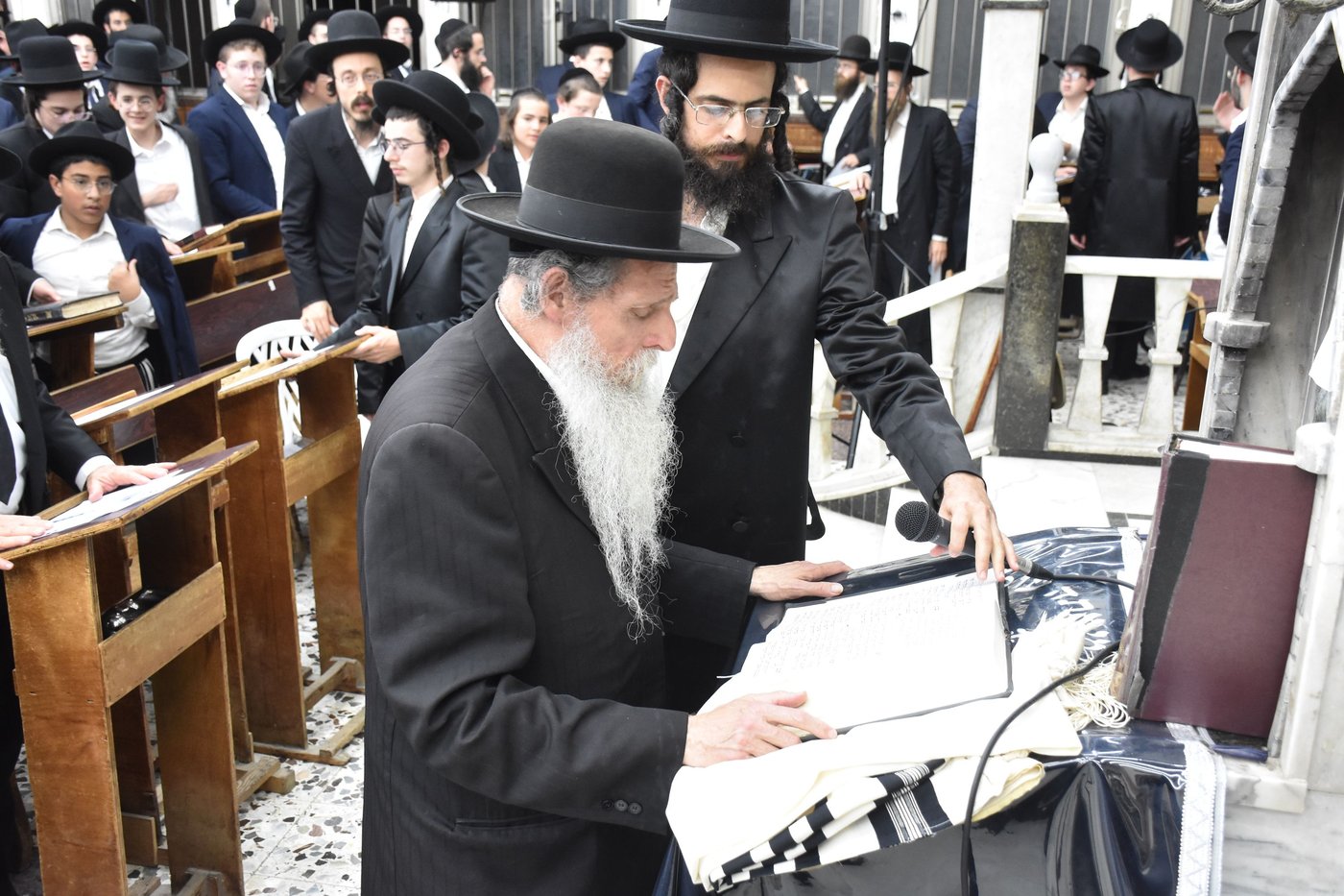 עצרת מחאה בכולל חזון איש בבני ברק על חילולי הקברים בעיר יהוד