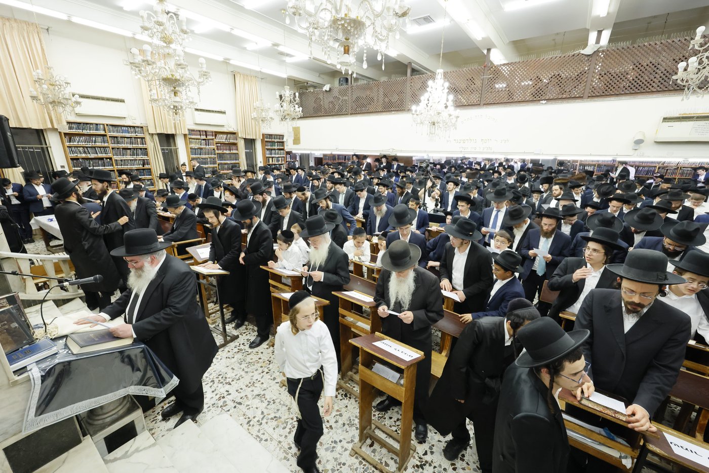 עצרת מחאה בכולל חזון איש בבני ברק