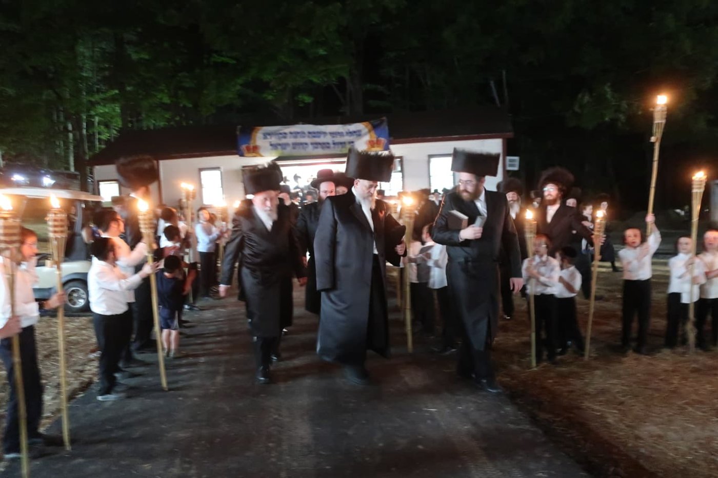 האדמו"ר מסקווירא מב"פ, בביקור במחנה סקווירא בקאנטרי