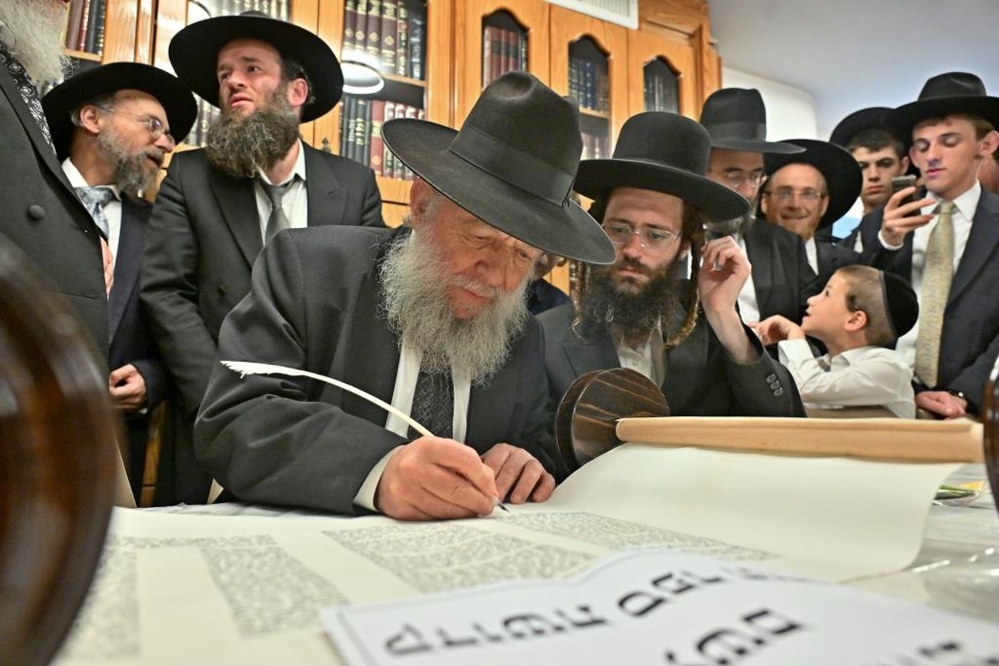 מעמד הכסת ספר תורה להיכל ישיבת הגרי"ש לצעירים