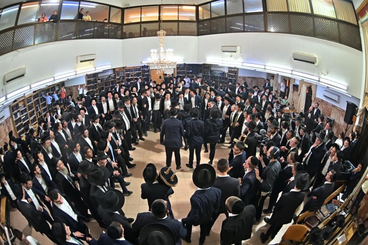 מעמד הכסת ספר תורה להיכל ישיבת הגרי"ש לצעירים