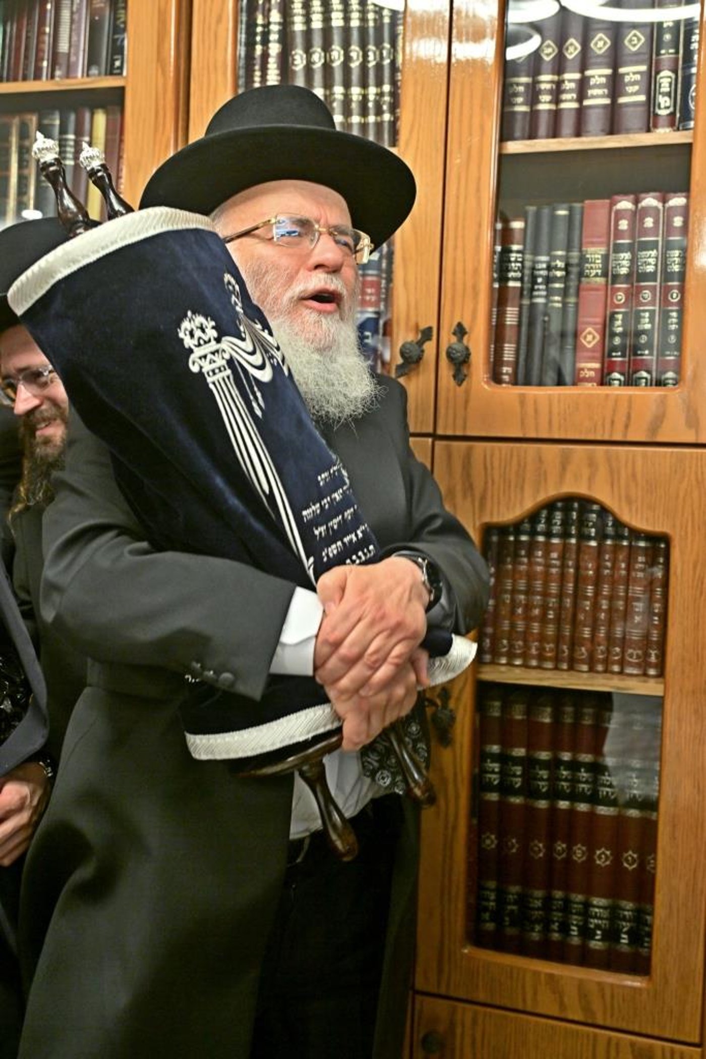מעמד הכסת ספר תורה להיכל ישיבת הגרי"ש לצעירים