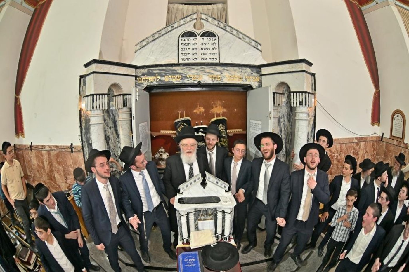 מעמד הכסת ספר תורה להיכל ישיבת הגרי"ש לצעירים