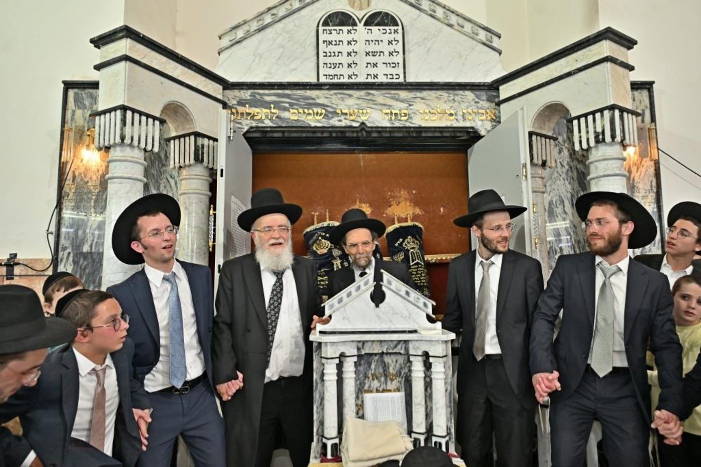 מעמד הכסת ספר תורה להיכל ישיבת הגרי"ש לצעירים