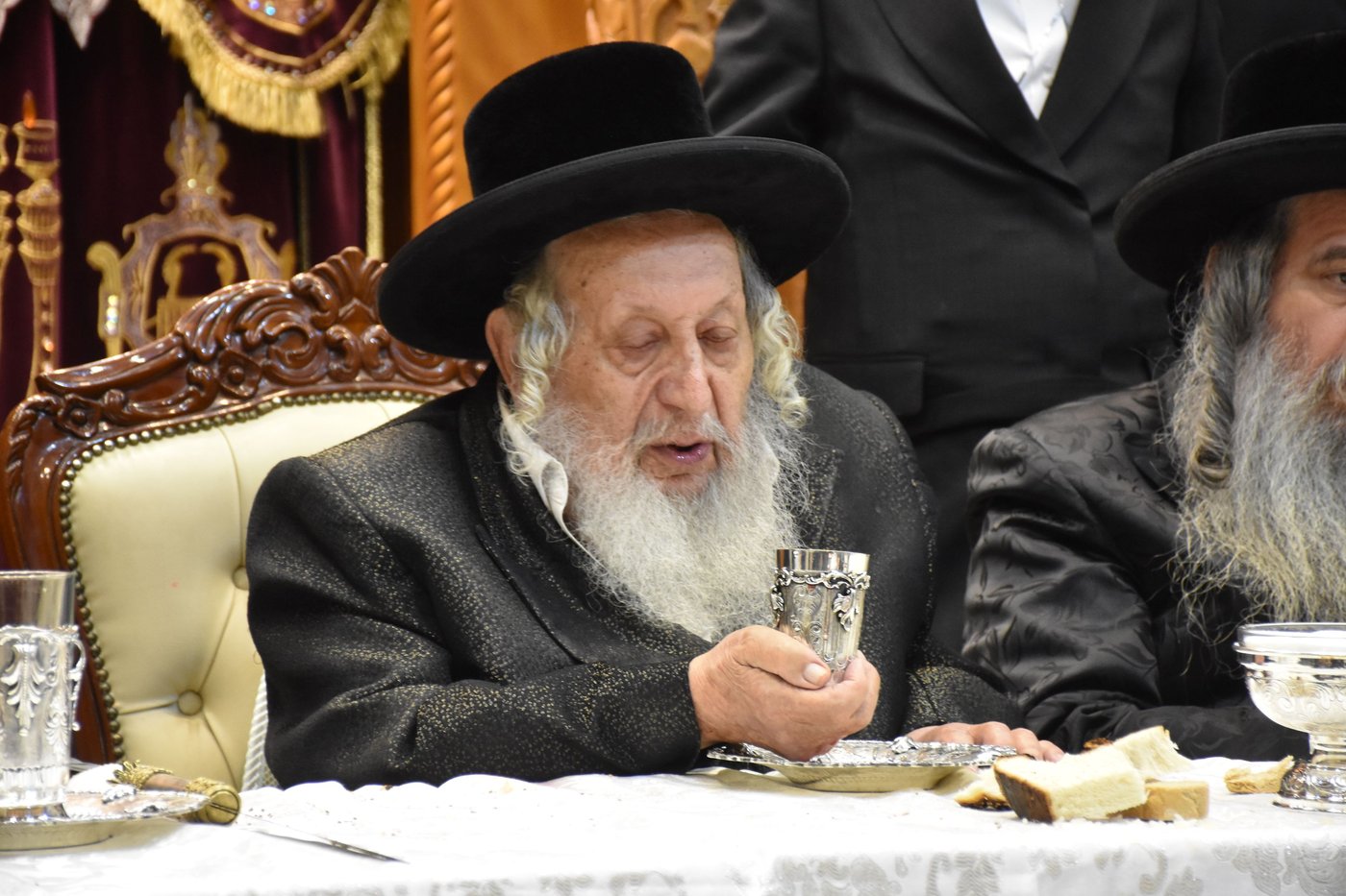 האדמו"ר מנאראל בברכת המזון